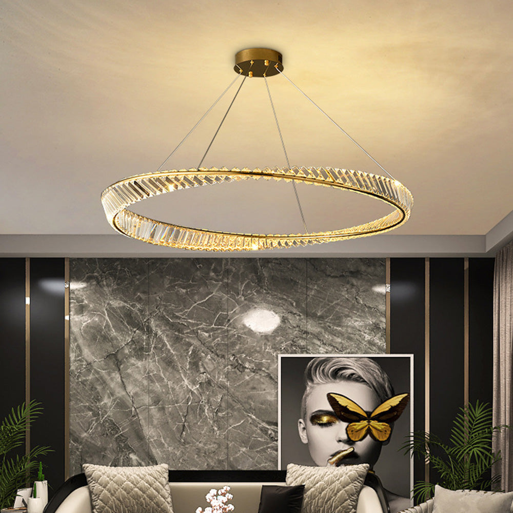 Luxe gouden LED hanglamp van metaal en glas voor slaapkamer, woonkamer of eetkamer | LumaVerve