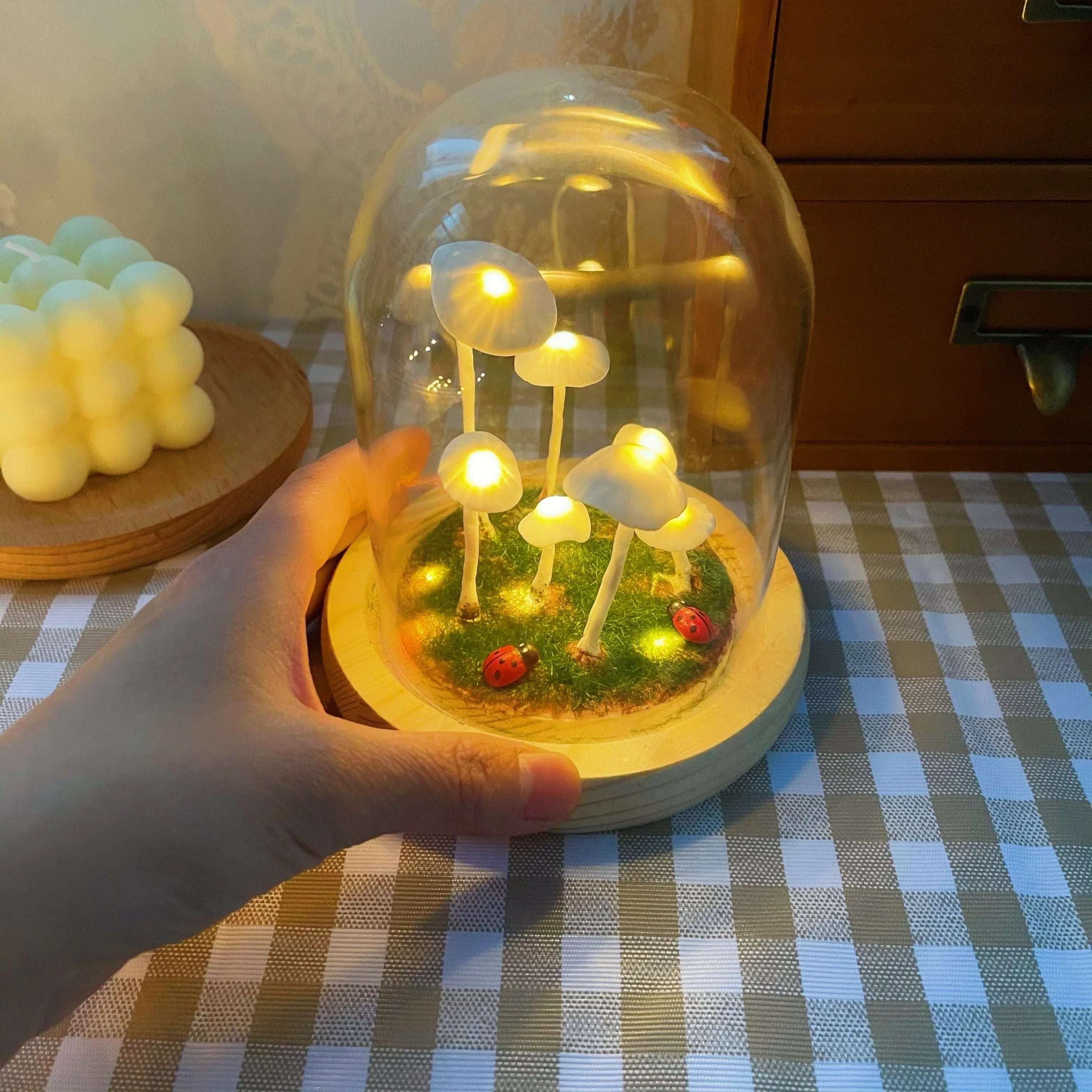 Charmante DIY paddestoel in glasdecoratie voor creatieve interieurs | MushGlow
