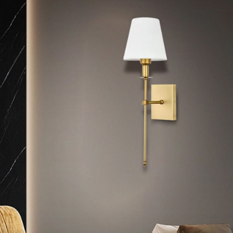 Geraffineerde wandlamp van geborsteld messing voor tijdloze elegantie | AureliaBrass