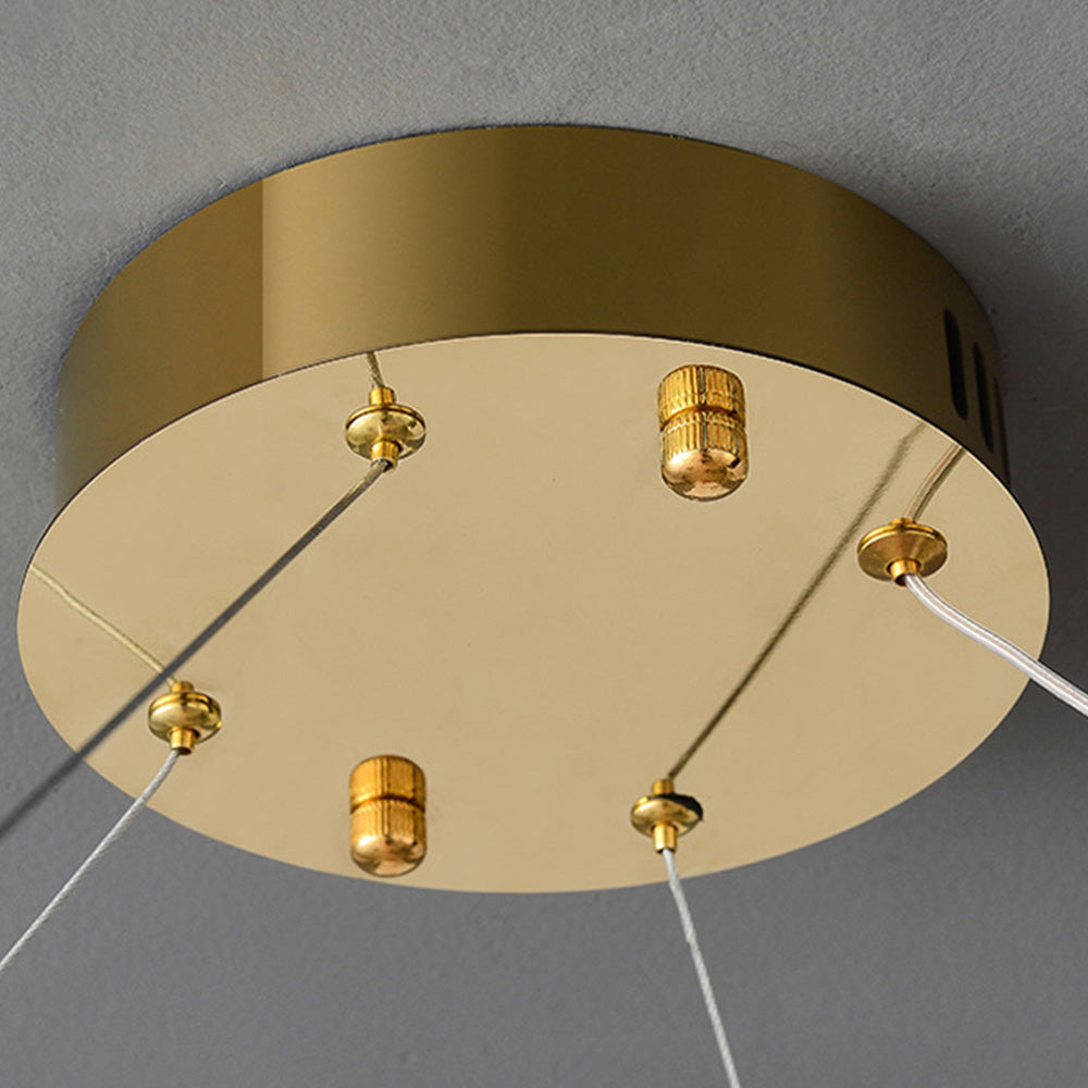 Luxe gouden LED hanglamp van metaal en glas voor slaapkamer, woonkamer of eetkamer | LumaVerve