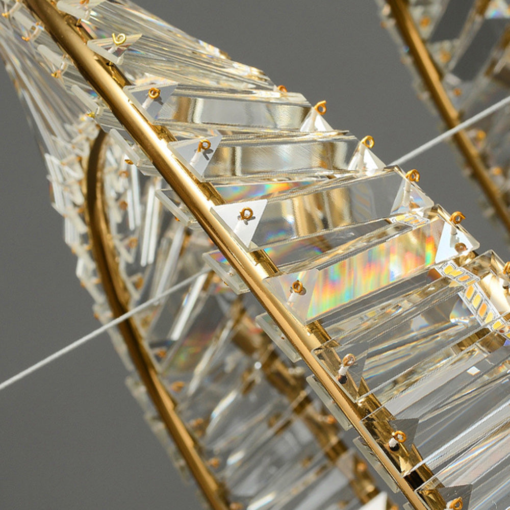 Luxe gouden LED hanglamp van metaal en glas voor slaapkamer, woonkamer of eetkamer | LumaVerve