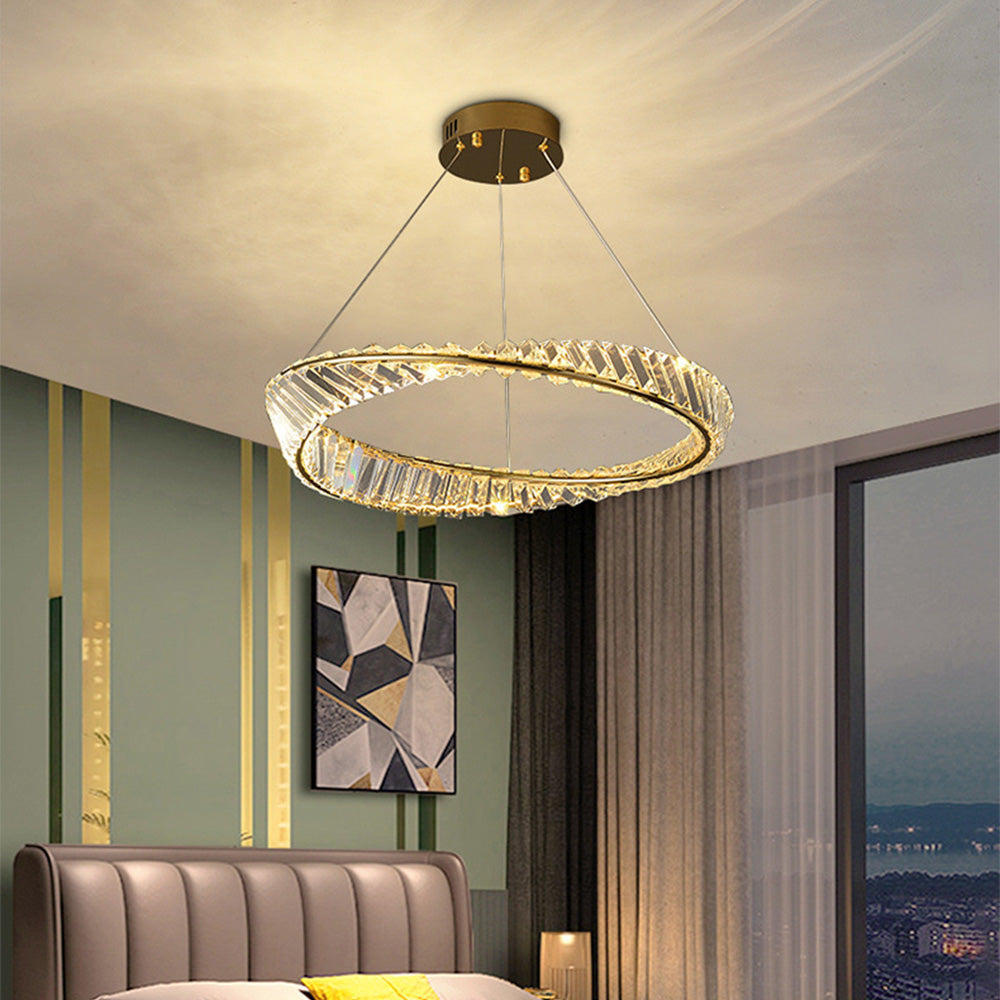 Luxe gouden LED hanglamp van metaal en glas voor slaapkamer, woonkamer of eetkamer | LumaVerve